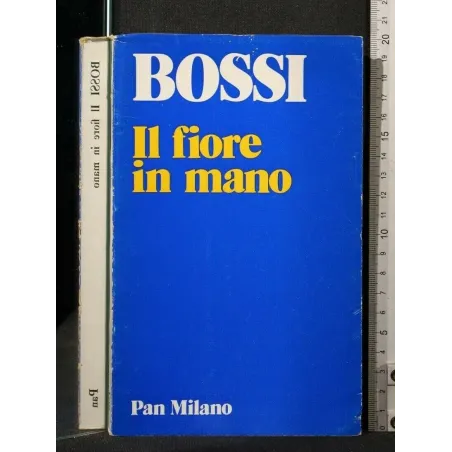 IL FIORE IN MANO