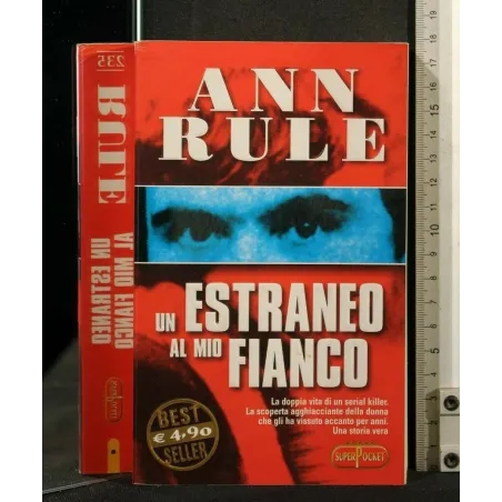 UN ESTRANEO AL MIO FIANCO