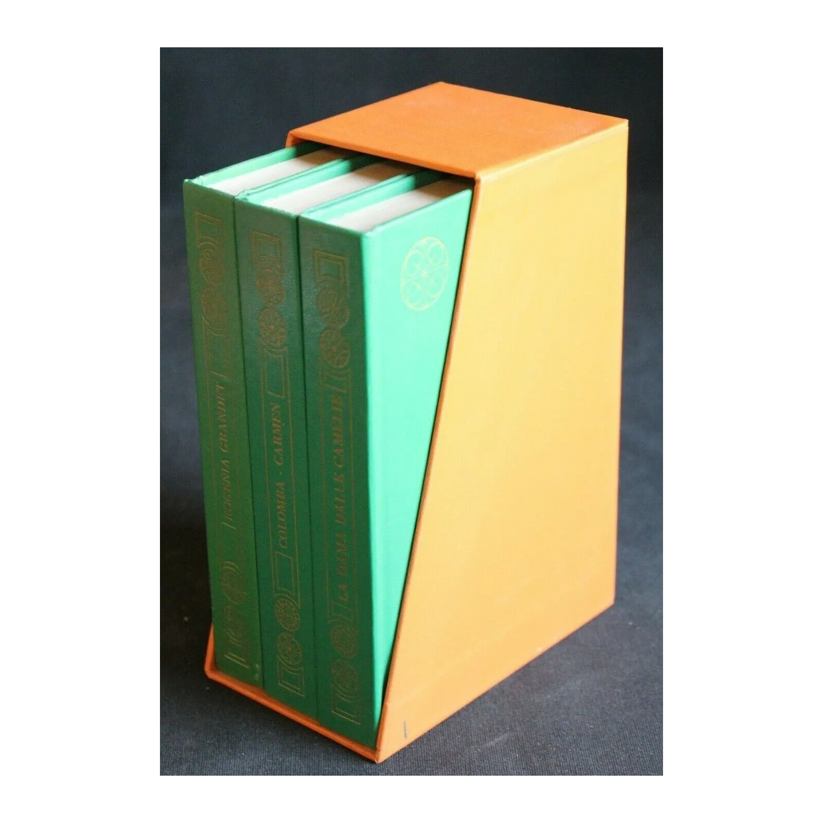 EUGENIA GRANDET LA DAMA DALLE CAMELIE COLOMBA-CARMEN