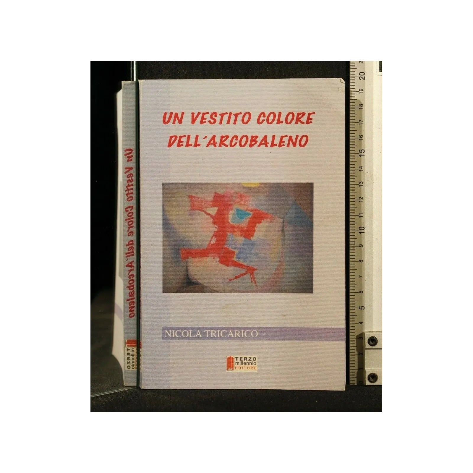 UN VESTITO COLORE DELL'ARCOBALENO