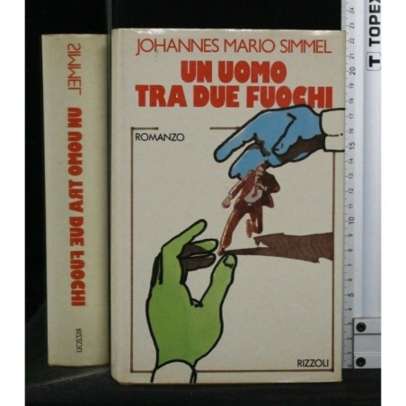 UN UOMO TRA DUE FUOCHI