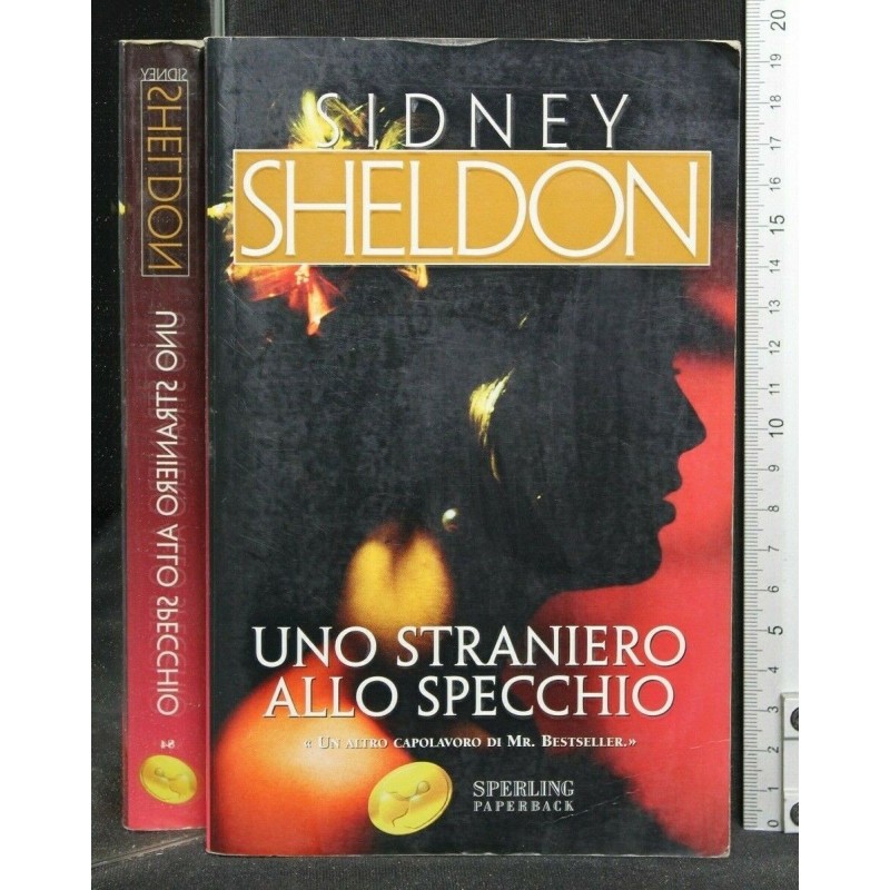 UNO STRANIERO ALLO SPECCHIO