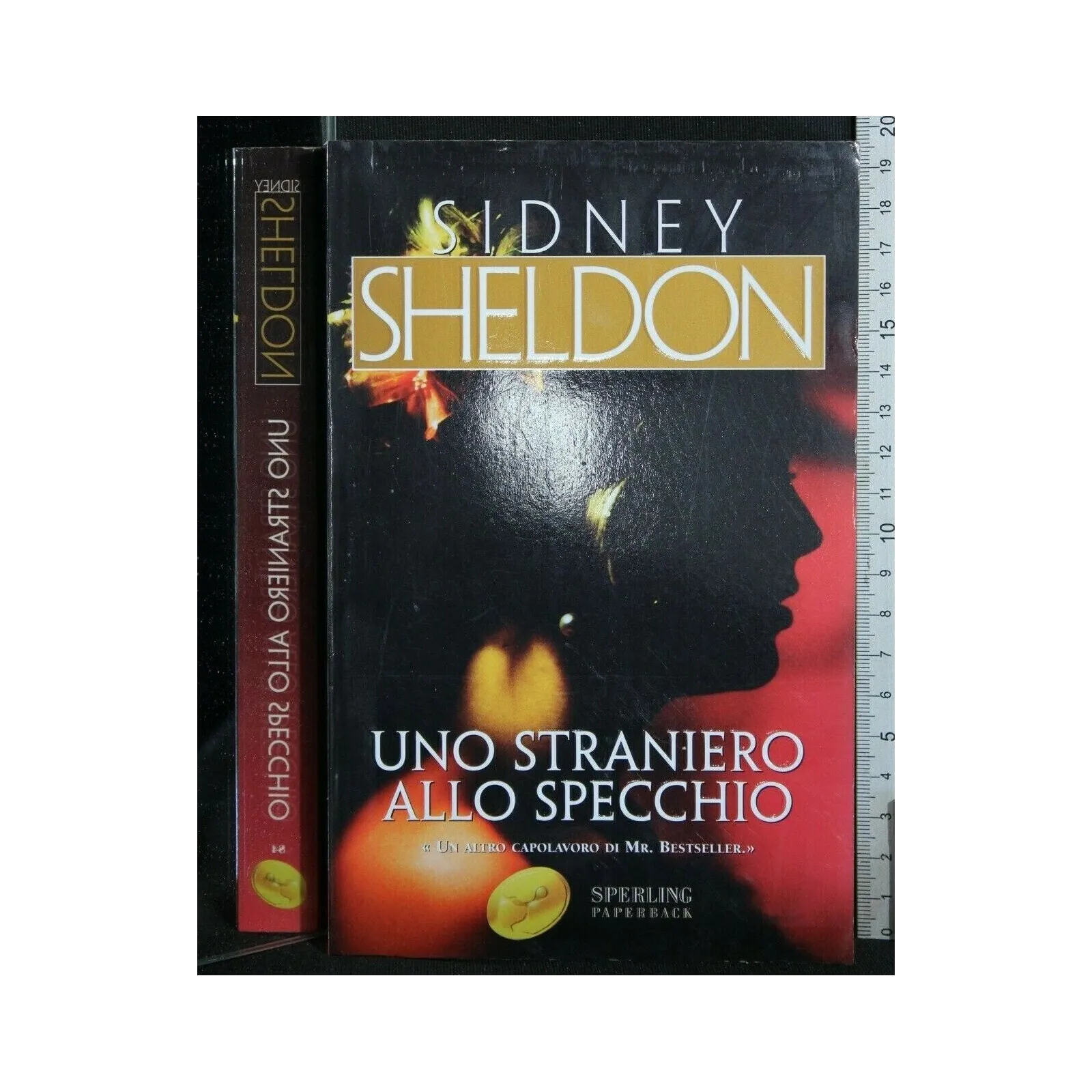 UNO STRANIERO ALLO SPECCHIO