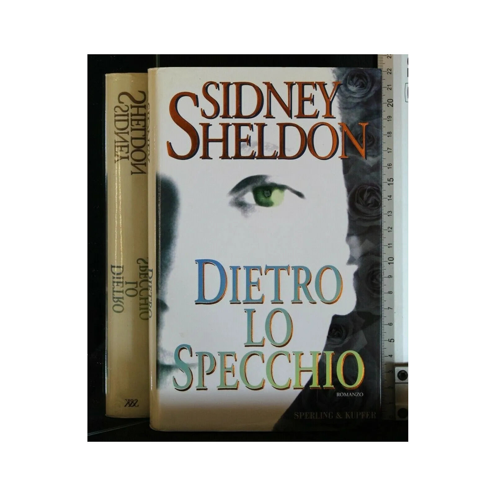 DIETRO LO SPECCHIO