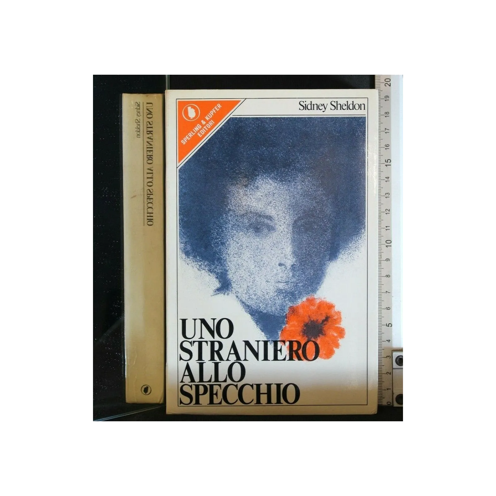 UNO STRANIERO ALLO SPECCHIO