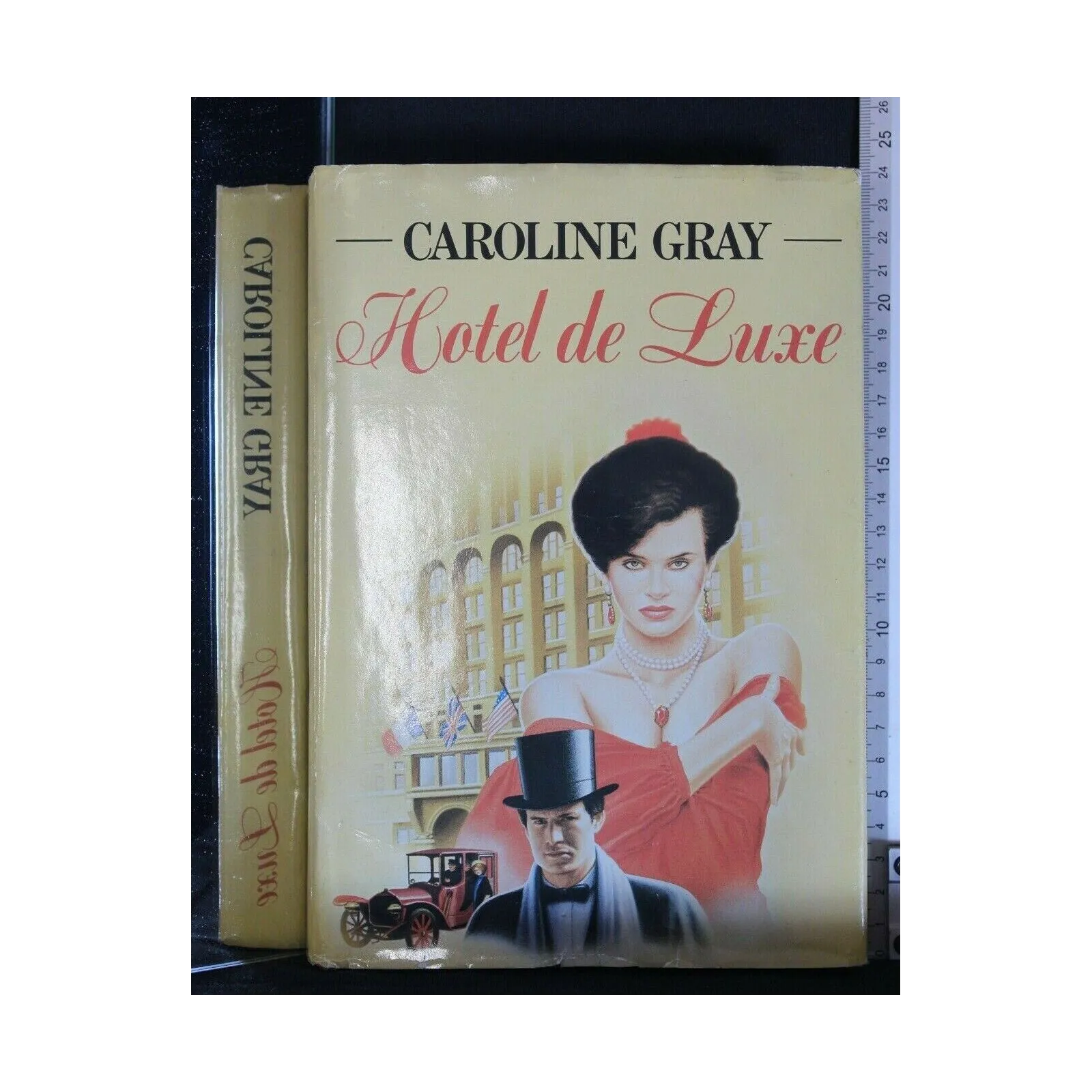 HOTEL DE LUXE. CAROLINE GRAY.