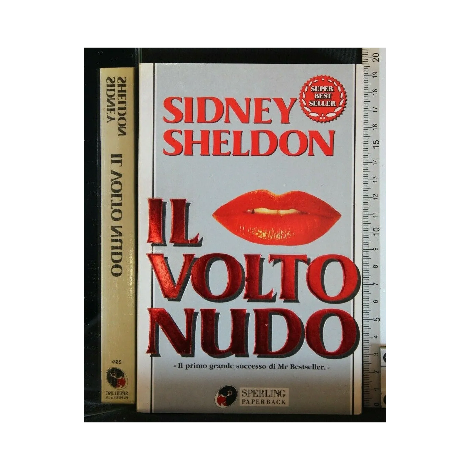 IL VOLTO NUDO