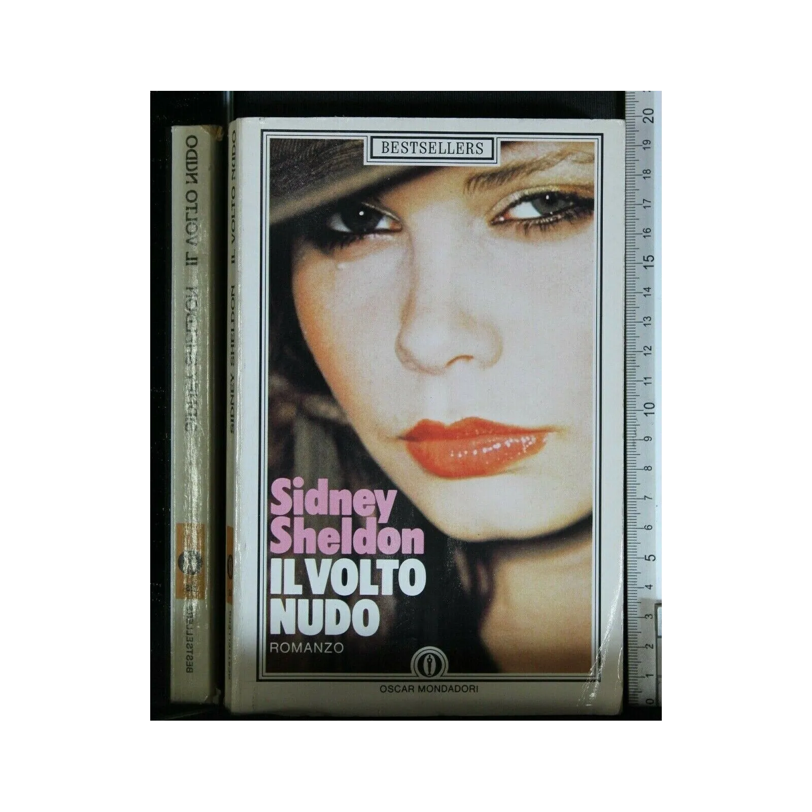 IL VOLTO NUDO